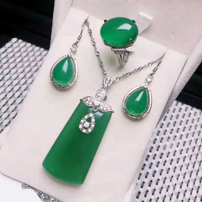Комплект из трех предметов серебра 925 пробы с зеленым кулоном и кольцом|Ювелирные