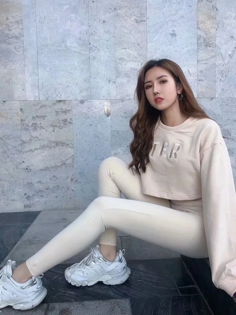 

2021 Short Hoodies Sweatshirt Fashion Casua Sweatshirts Long Sleeve Tops Ladies Printed letter Oversized Hoodie Women clothing