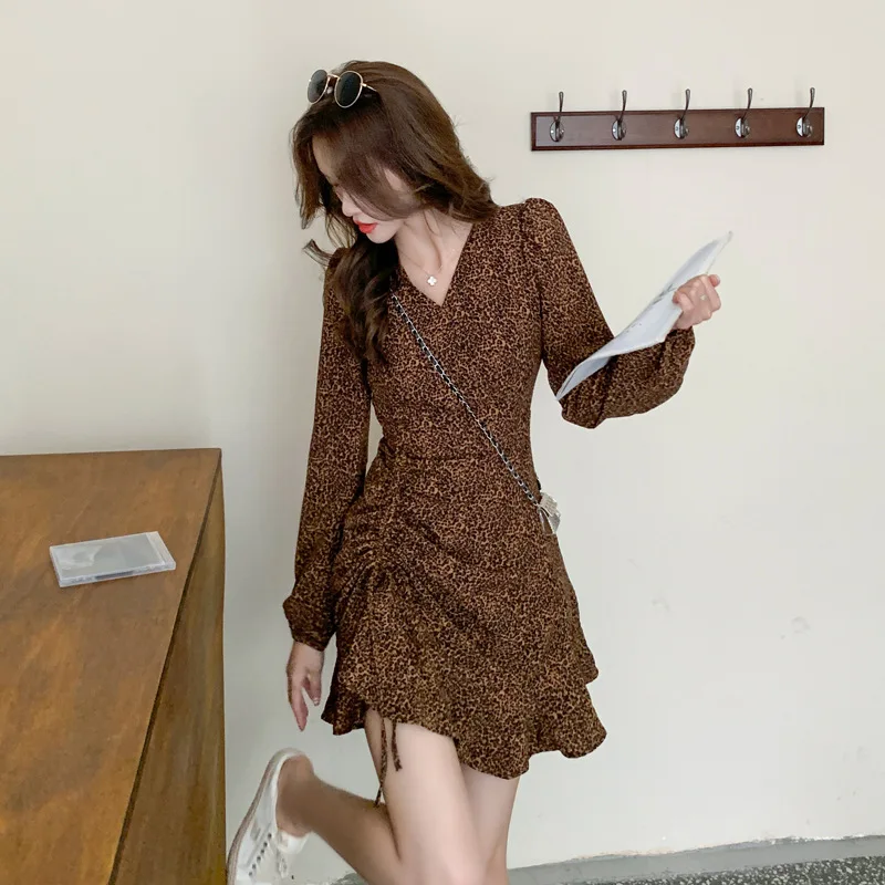 

2021 Autumn And Winter Slim Slimming Fashion Temperament Retro V-Neck Drawstring Pleated French Floral Dress Women