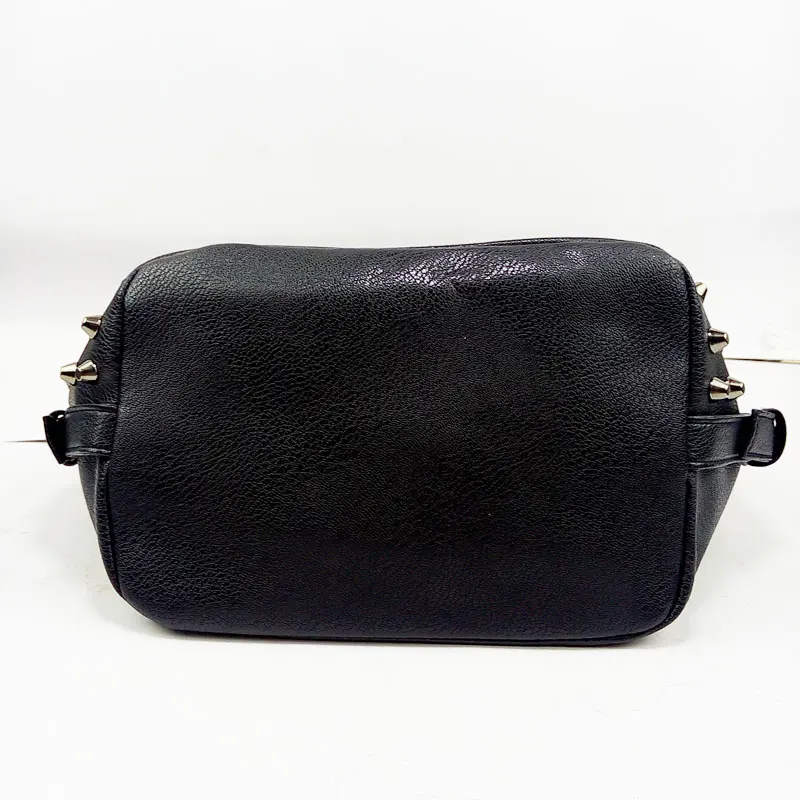 Annmouler Fashion Women Shoulder Bag Pu Leather Crossbody Bag Punk Messenger Bag for Girls Rivet Skull Bucket Bag Black Purse
