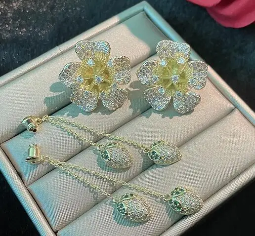 

Женские серьги из серебра 925 пробы, с кисточкой