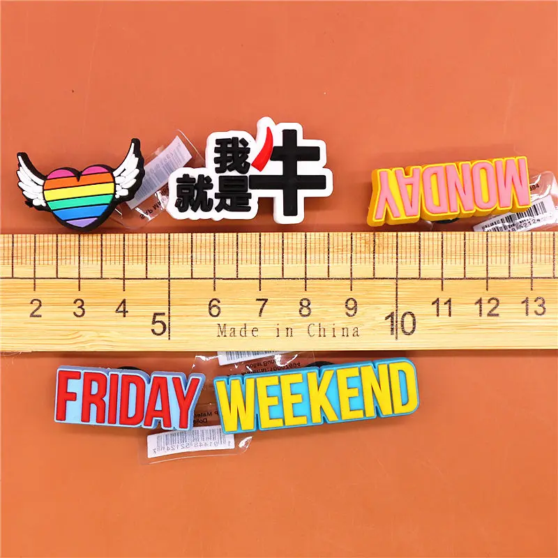 

Color Heart PVC Shoe Charms Accessories Awesome Monday Wednesday Weekend Shoe Buckle Decorations fit Kids X-mas Party Gifts U263