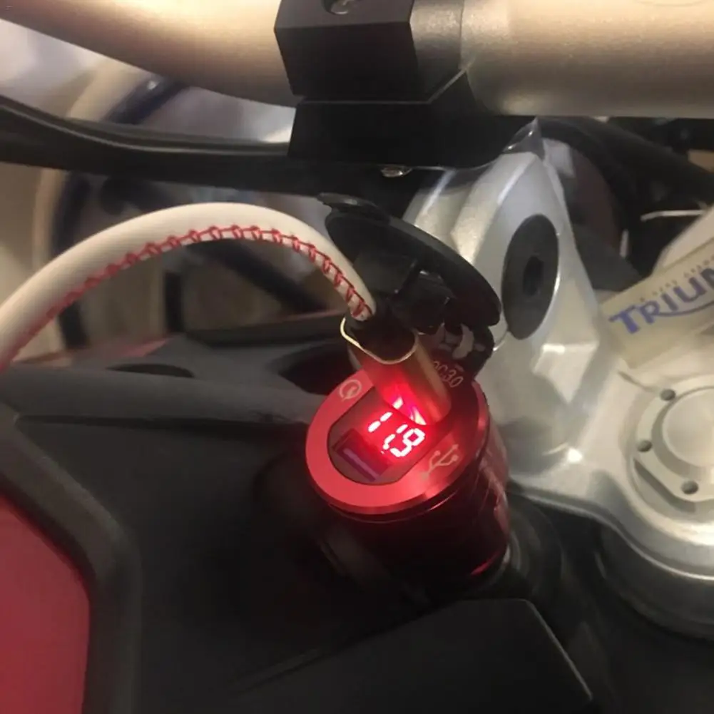 Зарядное устройство для мотоцикла с двумя USB-портами и адаптером прикуривателя BMW