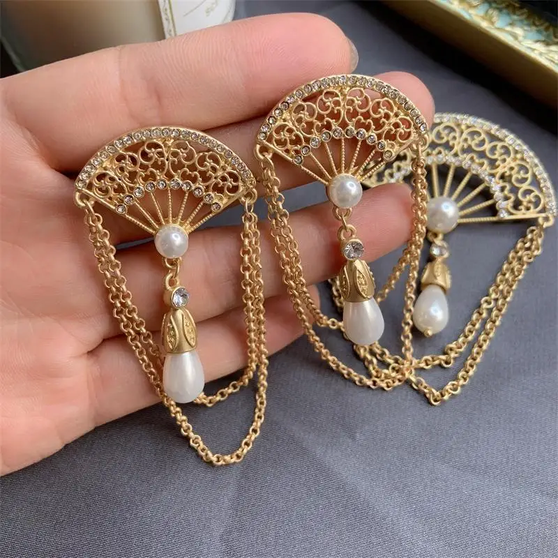 F. J4Z Новые Роскошные Броши для женщин Barroque имитация жемчуга Rhinesetone Tassel Fan образные штифты и серьги Ювелирные изделия Подарки