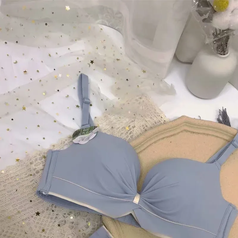 

Spring And Summer New Sexy Photosensitive Noodle Braless Steel Ring Small Chest Gathers Ladies Underwear Set