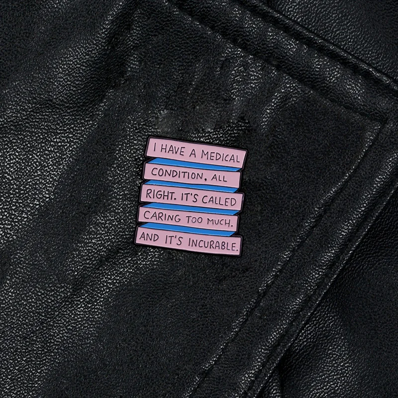 Забота слишком много эмалированные булавки парки и отдых комедия подарок |