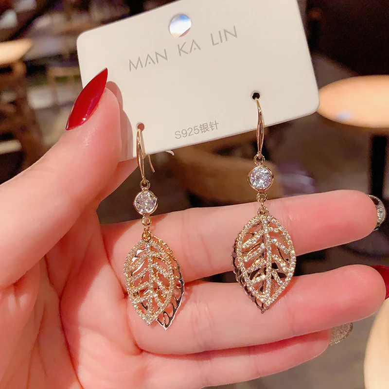 

Crystal Leaf Ear Hook Earrings Fashion Temperament Pendant Exquisite Retro Ladies Elegant New Jewelry Earrings