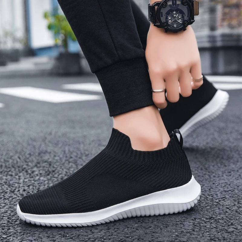 

2020 New Men Shoes Summer Fashion Sneakers Casual Shoes Male Mesh Super Lightweight Breathable Stretch Socks Slip On Sneakers