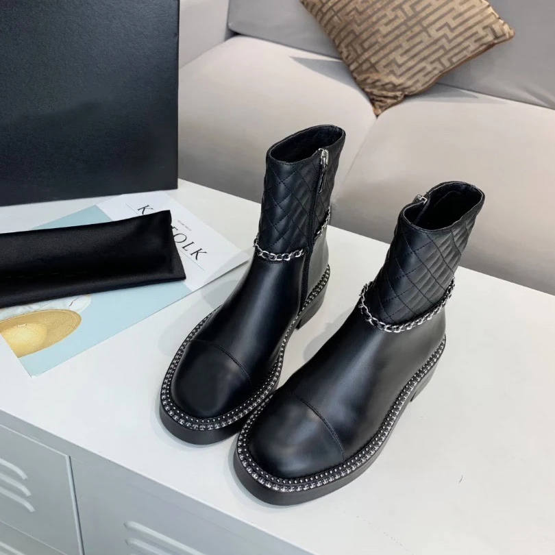 

Women Chunky Heel Short Boots Woman Shoes Spring Autumn Designer Booties Woman Natural Cowhide Lasdies Fashion Metal Chain Botas