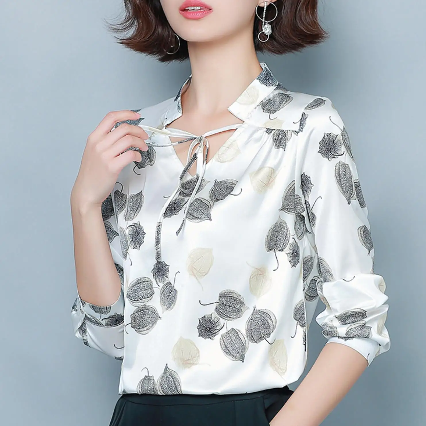 

Fashion Women Blouses Floral Print Ladies Shirts spring Casual long Sleeve Blouse Tops 2020 New V-neck Shirt blusas Plus Size