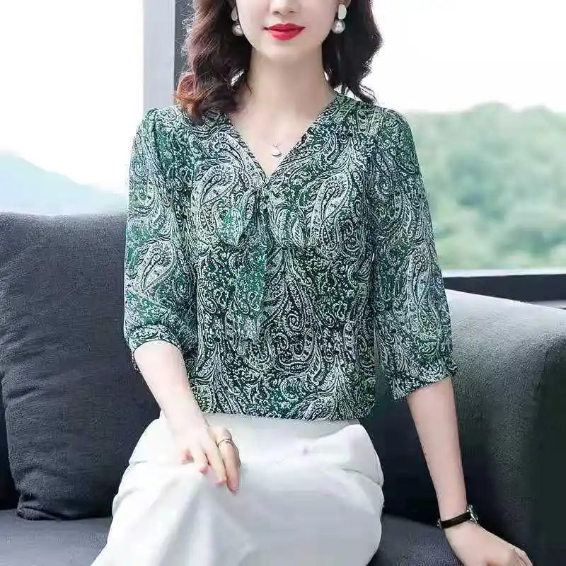 Женская шифоновая блуза с V-образным вырезом и принтом