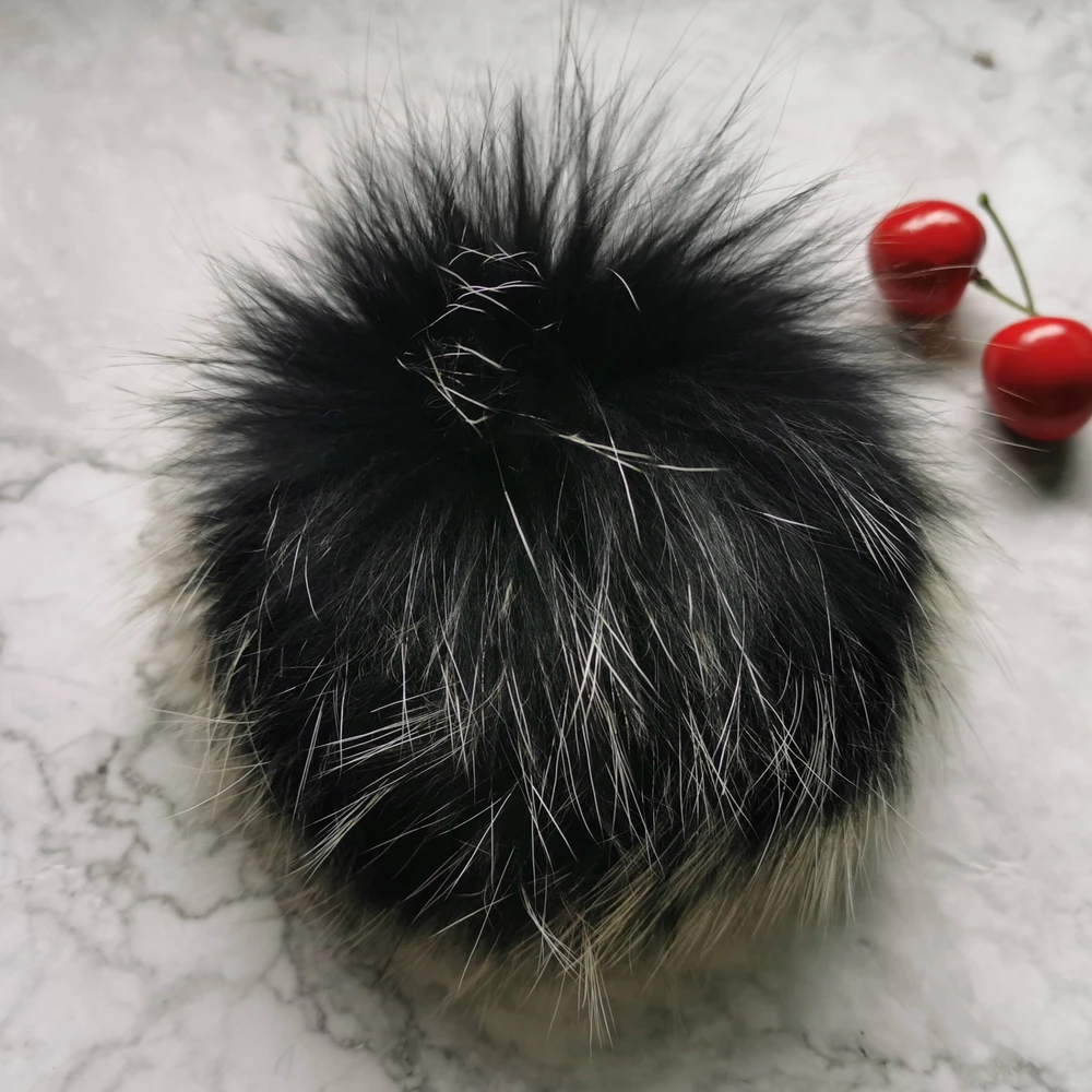 

40 меховых брелоков