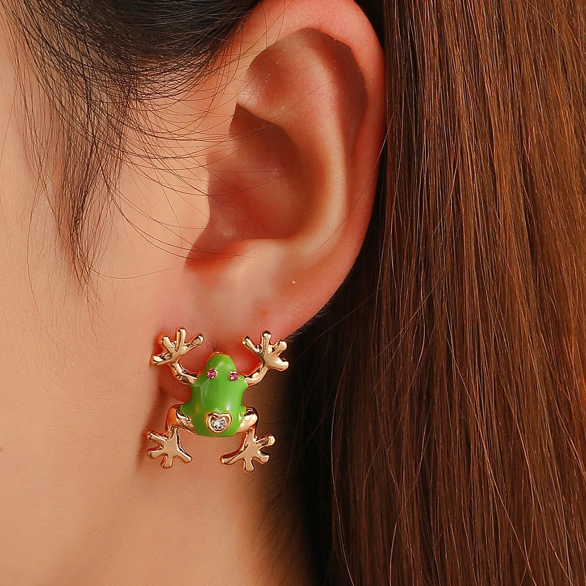

Enamel green frog stud earrings for women cute kawaii animal stud earrings for teenage funny weird jewelry unique y2k jewelry