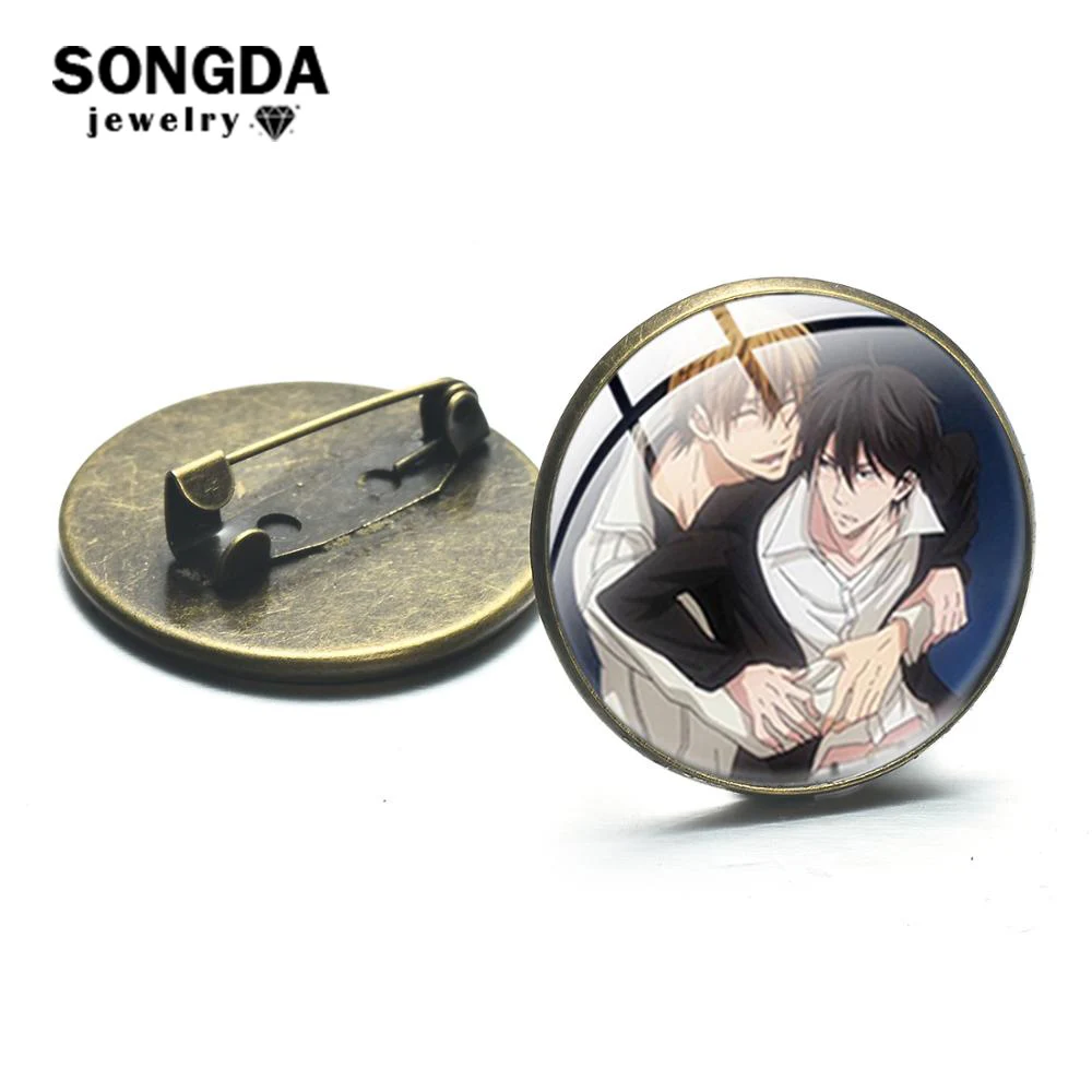 

1pcs Brooch Anime BL Dakaretai Otoko 1-i ni Lapel Pin Odosarete Imasu Glass Art Round Metal Pins Badge Collection Best Fans Gift