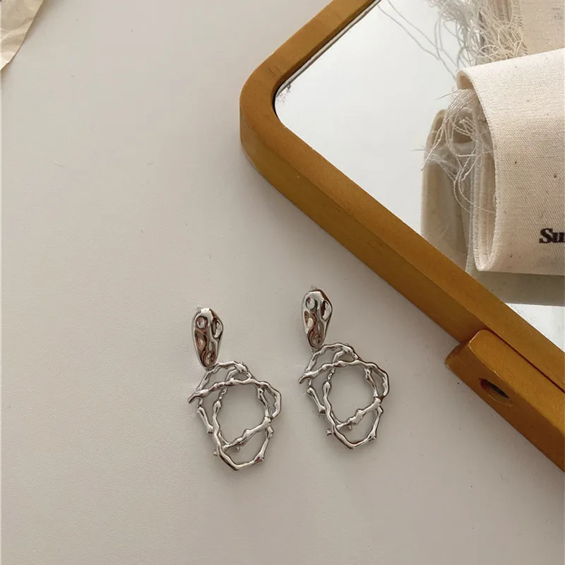 

TIMEONLY Silver Color Twisted Circle Geometric Earrings Women Personality Twist Alloy Hollow Irregular Drop Earrings Pendientes