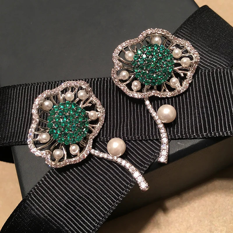 

Rotating series round brand rotatable lotus leaf earrings micro-inlaid zircon Korea with full diamond disc pearls