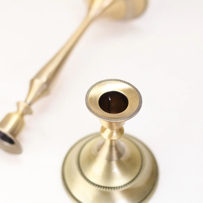 Подсвечник в европейском стиле золотой с одной головкой железный Ретро