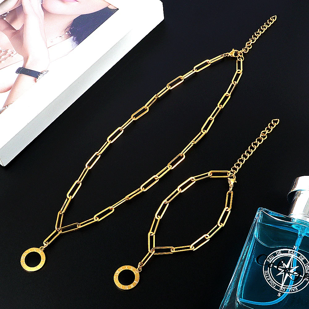 Ожерелье с подвеской черными римскими цифрами и золотыми звеньями