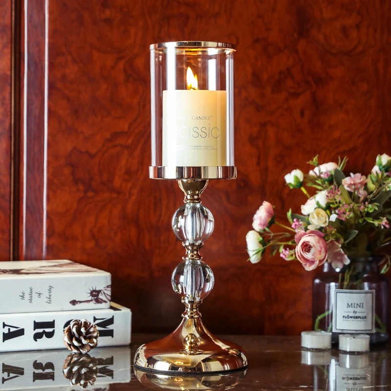 С украшением в виде кристаллов подсвечник для свечи столба используется свадьбы