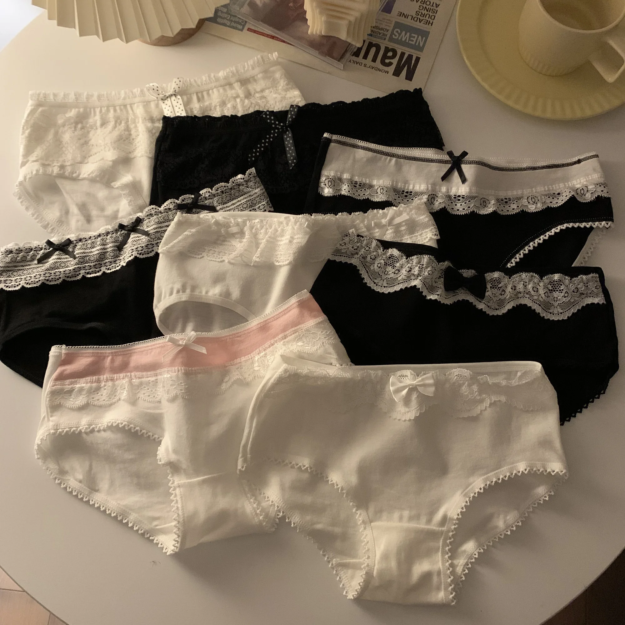 

Sexy White Lace Girl Medium Rac