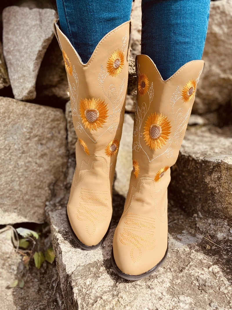 Женские ковбойские ботинки с острым носком замшевые кожаные до середины икры