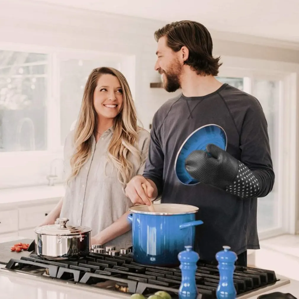 

1Pair Silicone Microwave Oven Heat Insulation And Hot Proof Cover Gloves Heat Resistant Cooking Baking Oven Pot Holder Household