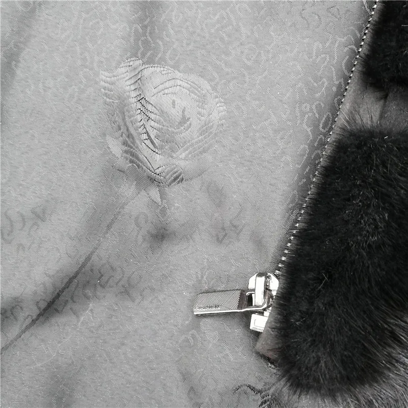 Женская шуба из натурального меха норки зимняя длинная черного цвета теплая