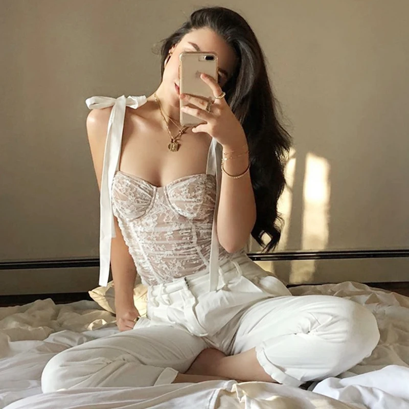 Женская прозрачная сетчатая кружевная кофта белого цвета с квадратным вырезом и