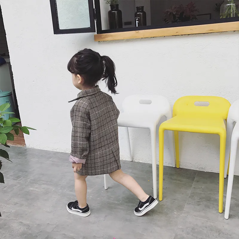 Детская одежда пальто для девочек длинное в клетку топы осенняя 2022 новые модели.