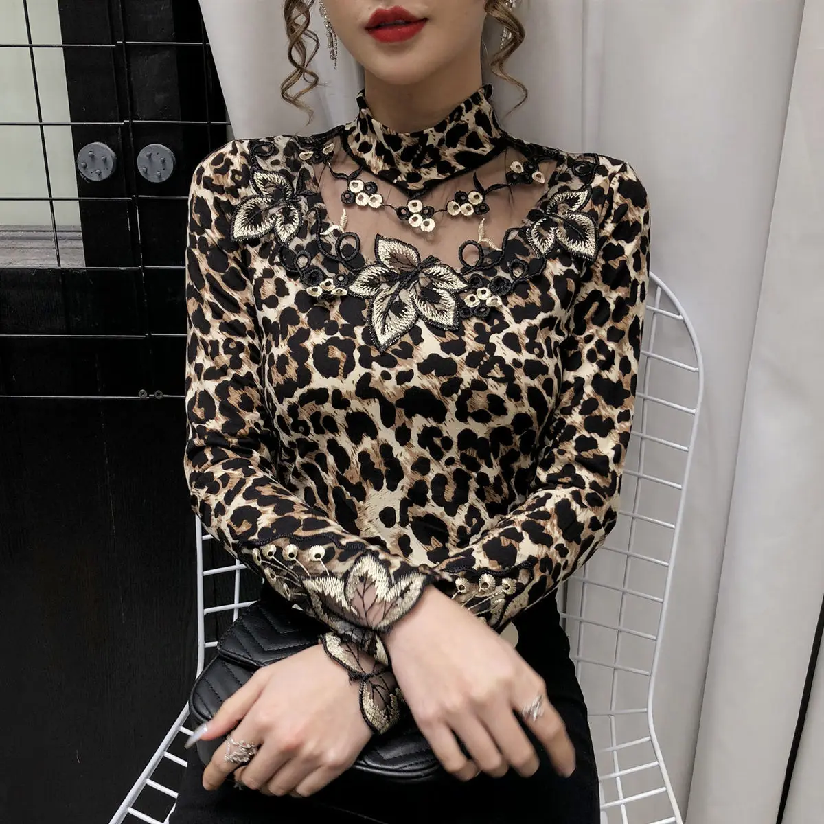 Женские футболки с леопардовым принтом Топ длинным рукавом и кружевной вышивкой