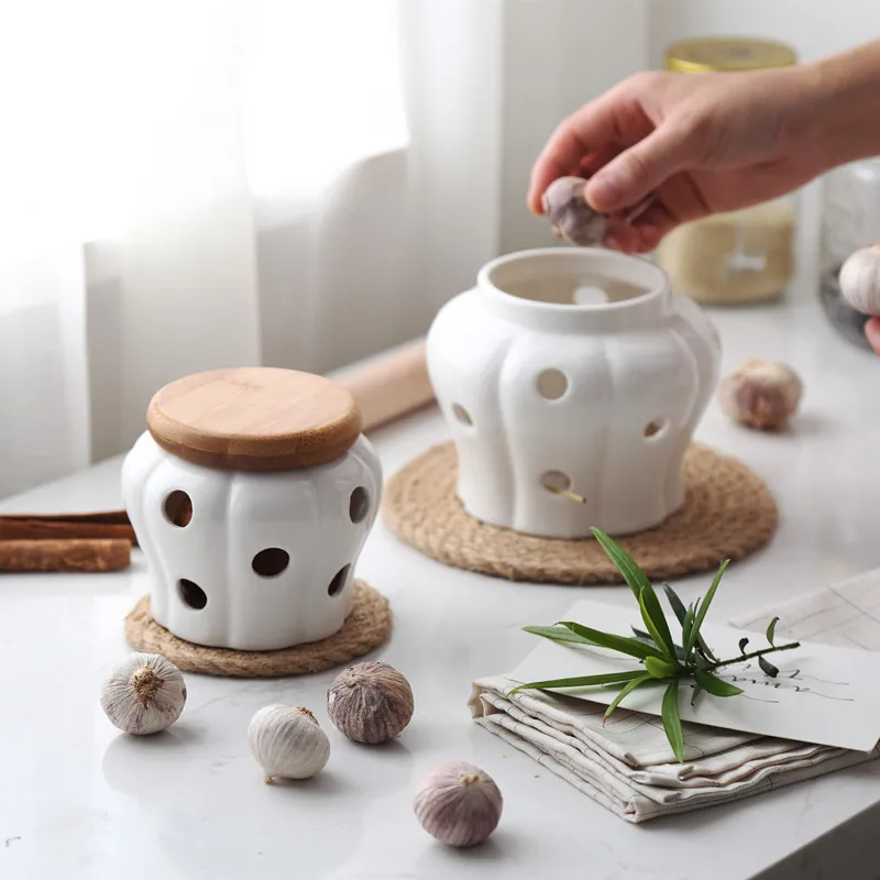 

Delicate hollow ceramic storage tank Ventilation storage tank garlic ginger tank