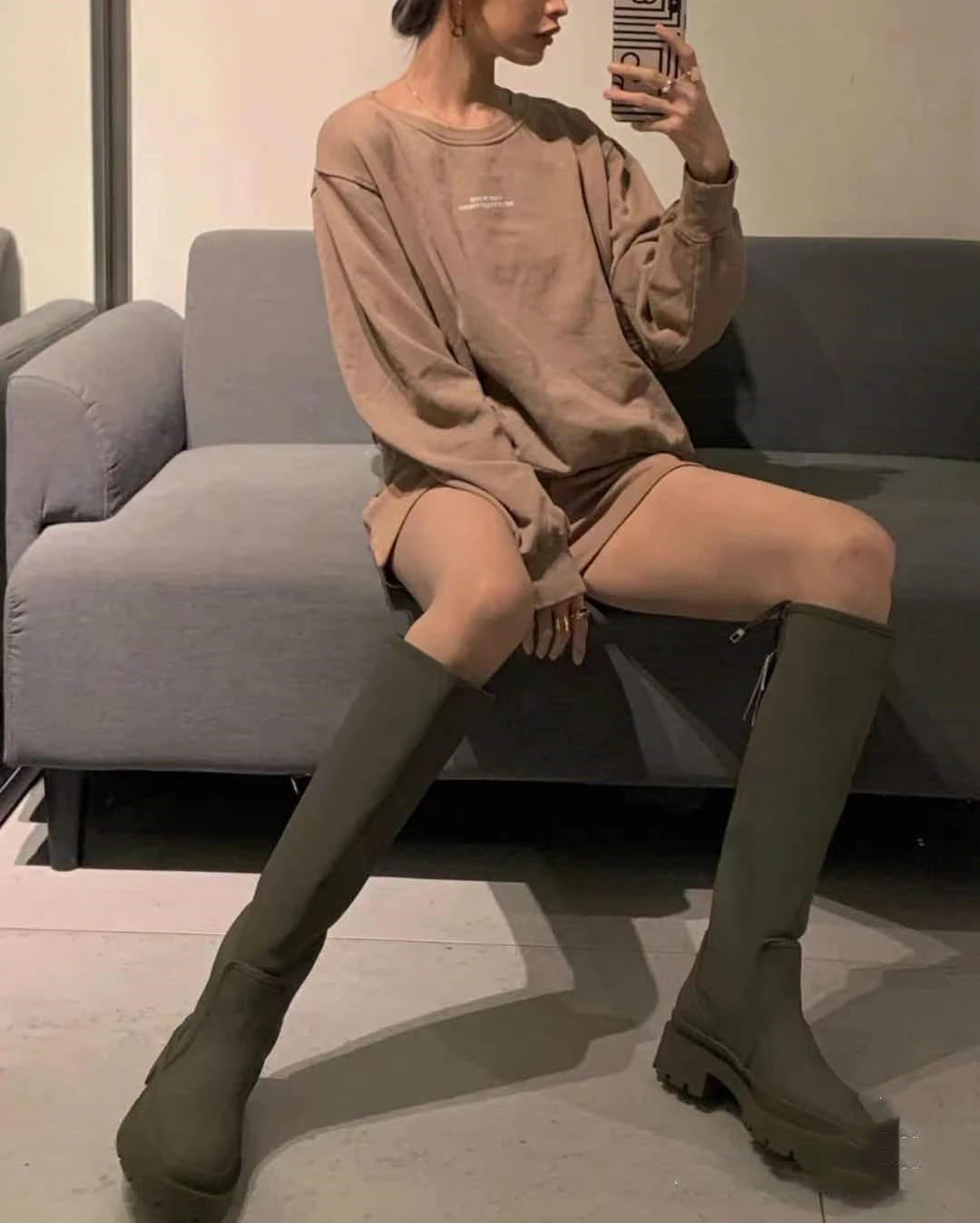 

Однако, женские сапоги до колена на осень и зиму, черные сапоги в европейском и американском стиле на плоской подошве, на тонком и толстом ка...