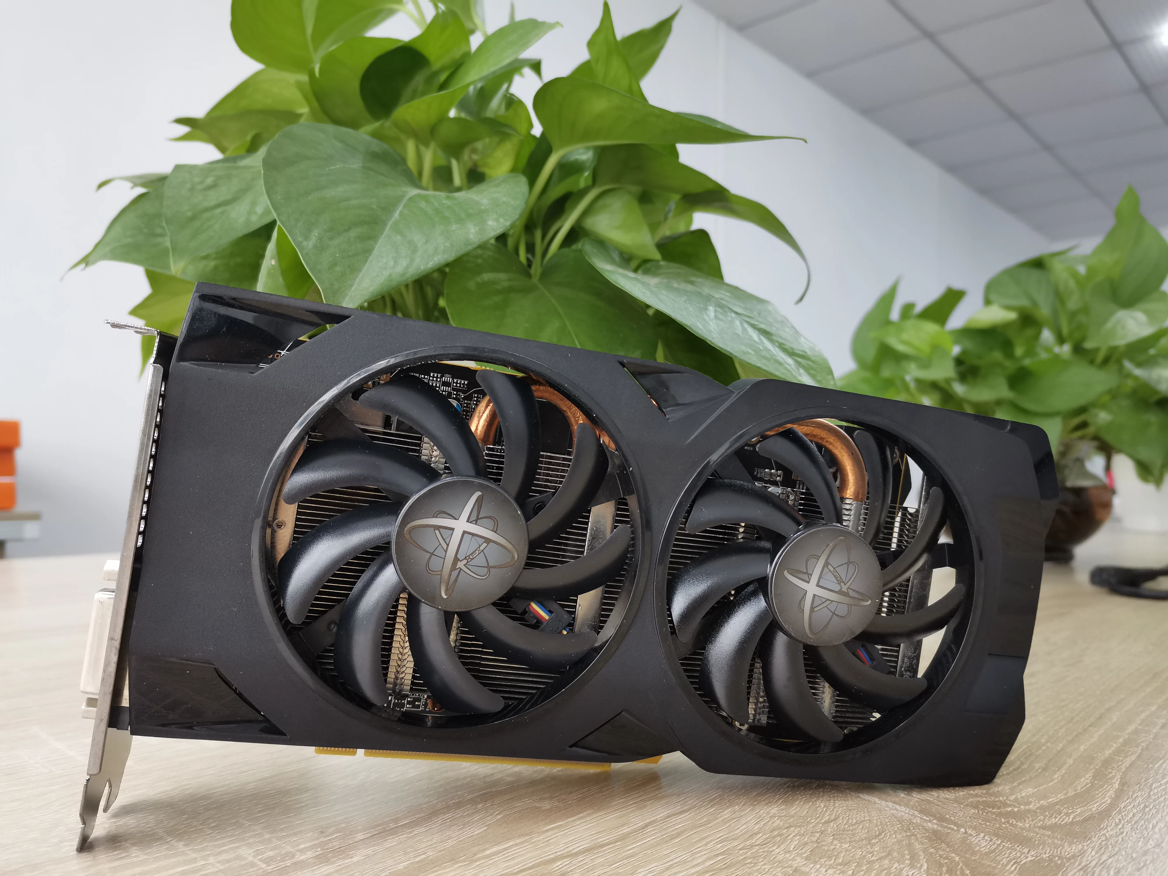 Бывшая в употреблении оригинальная видеокарта XFX RX 480 4 ГБ бит GDDR5 для ПК игровая 570
