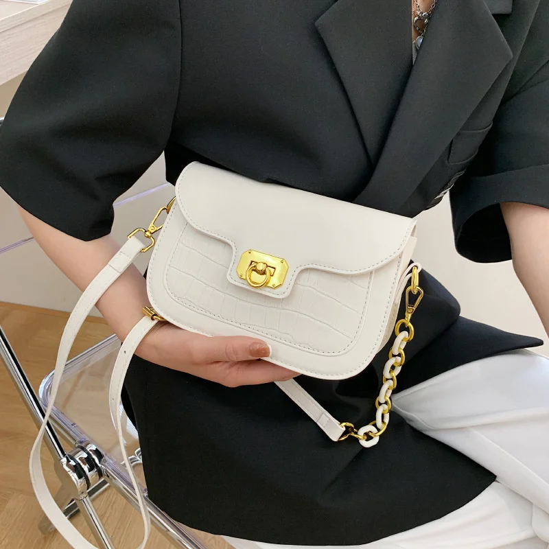 

Leisure temperament small female summer 2021 new fashion lock single shoulder foreign style net red