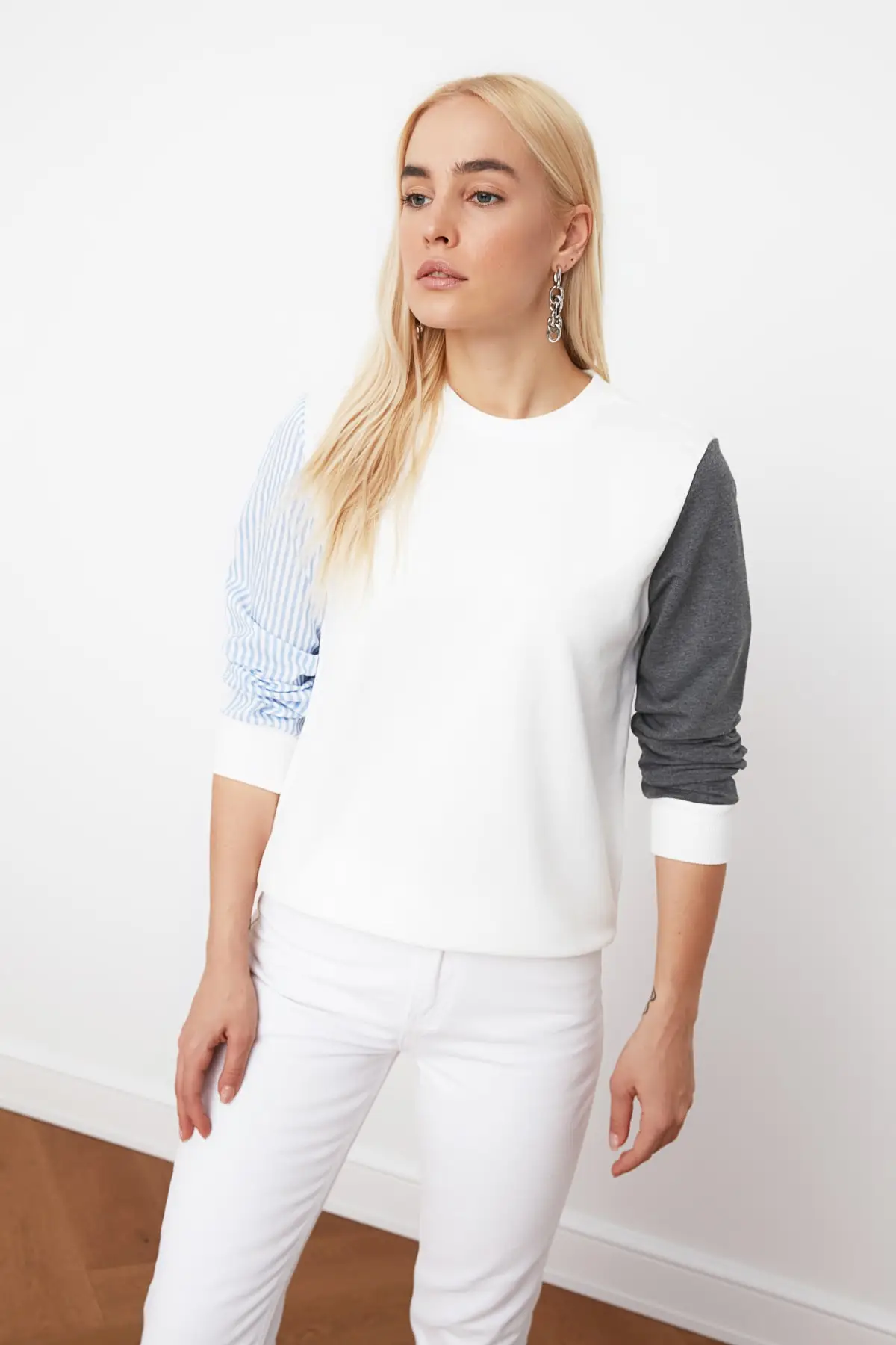

Trendyol Ecru Knitted Sweatshirt TWOAW20SW0052