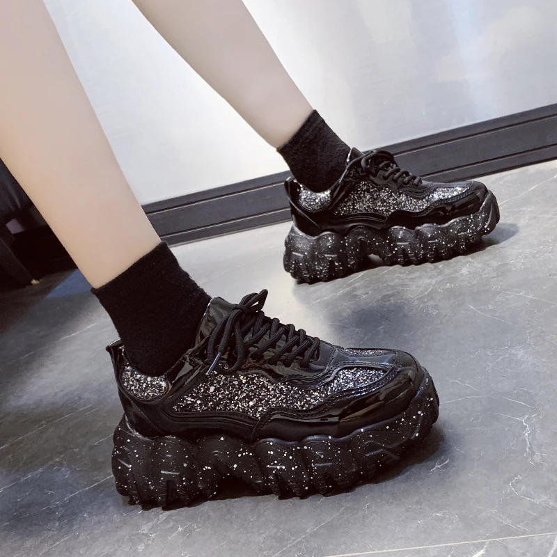 Женские кроссовки на платформе с закругленным носком шнурках толстом каблуке