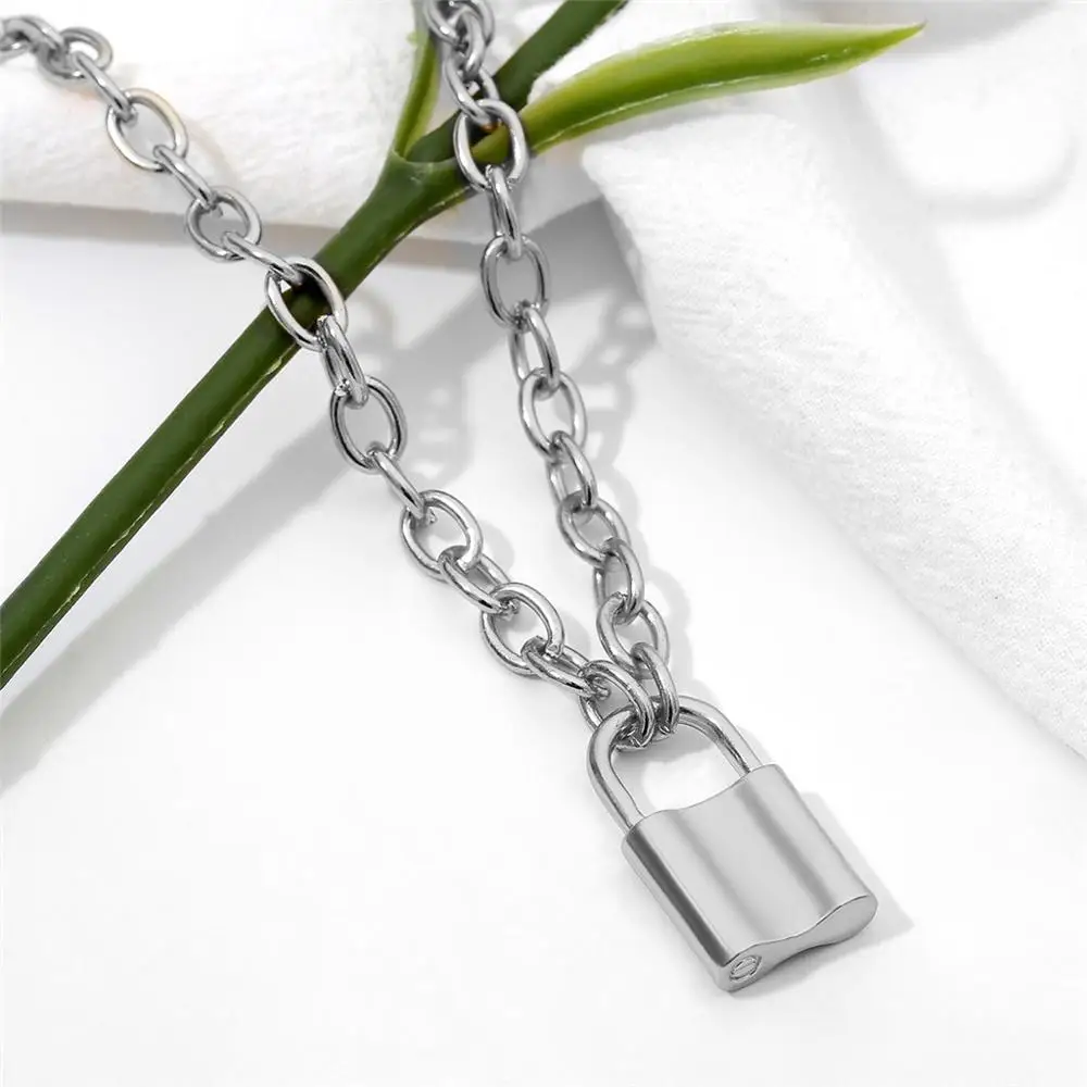 Женская цепочка с подвеской-замком Очаровательная до ключицы кулоном-замком