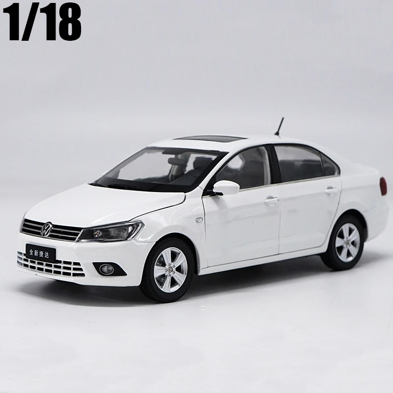 Модель литая автомобиля JETTA из белого сплава в масштабе 1:18 2013 подарок для