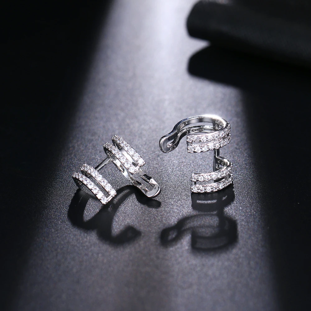 Женские серьги клипсы LZX Ctue вечерние белого и золотого цвета с кристаллами из