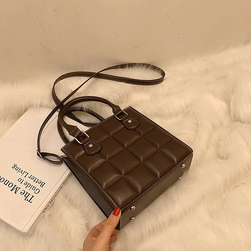 

All-match ladies portable small bag female 2021 popular new fashion casual retro one-shoulder messenger small square bag