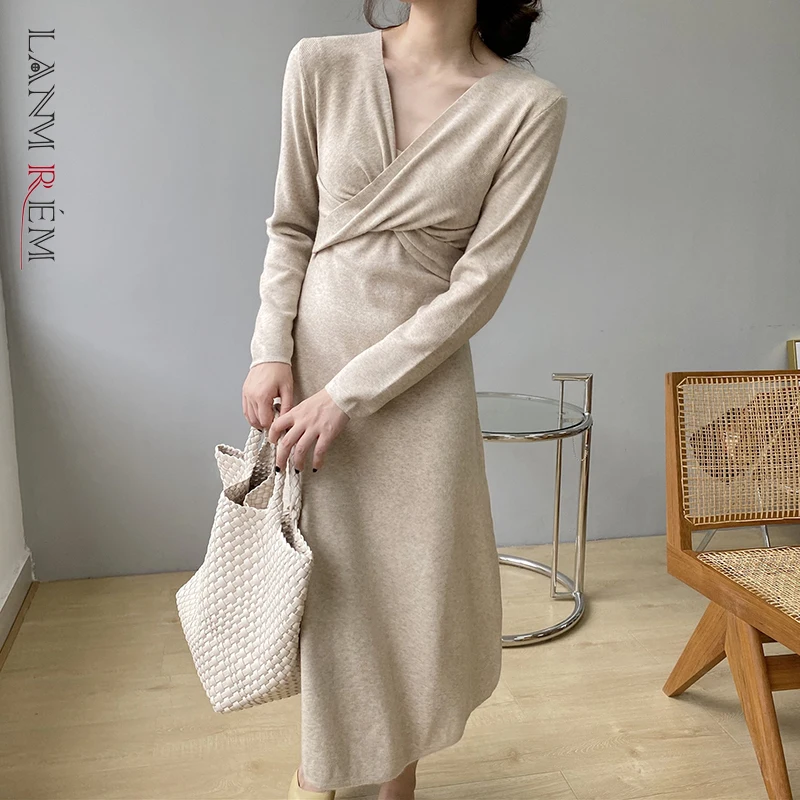 

LANMREM Women V-Neck Knitted Dress Long Sleeves Temperament Solid Color Female Fashion Party Dresses 2022 Spring New 2C2171