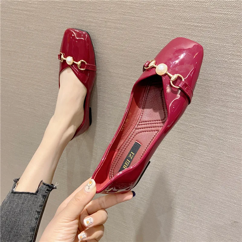 

Single Shoe Women's Shoes 2021 Spring/Summer Square Pearl Metal Clasp Soft-soled Flat Shoes Bright Leather Wine Red