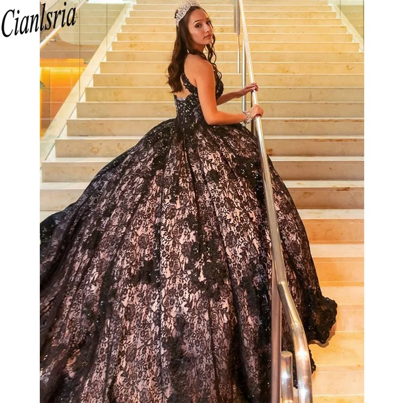 Черные кружевные платья Quinceanera вышитое бисером с открытой спиной милое 16