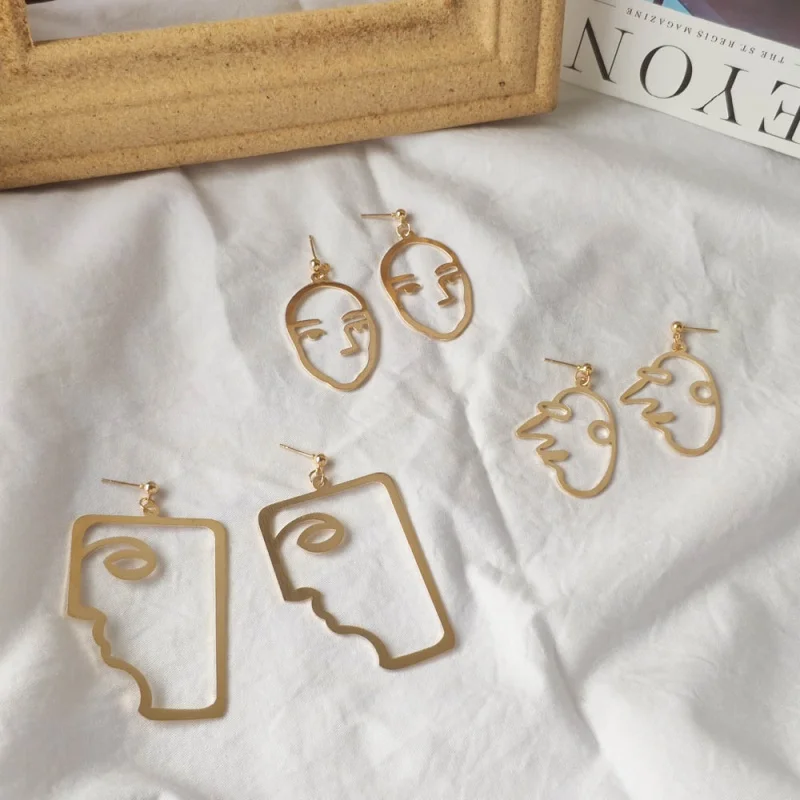 

Punk Human Face Drop Earrings For Women Retro Abstract Hollow out Statement Hand Metal Fashion Dangle Earring Jewelry