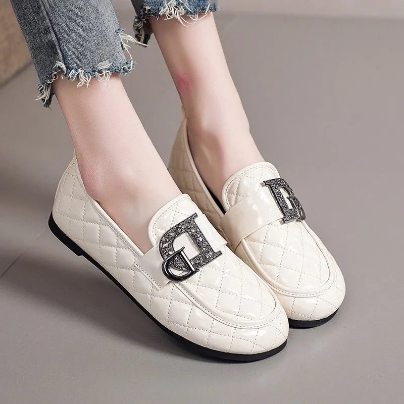 

Small leather shoes female British style 2021 new delicate round head slimming rhombus small fragrant wind soft sole casualshoes