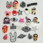 Одиночная распродажа, светящийся плохой кролик, мультяшный кролик из ПВХ, подвески для обуви, светящиеся ночью звезды, аксессуары сделай сам, Croc Jibz