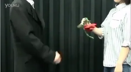 Роза и волшебные трюки с цветами реквизит для сцены съемки крупным планом