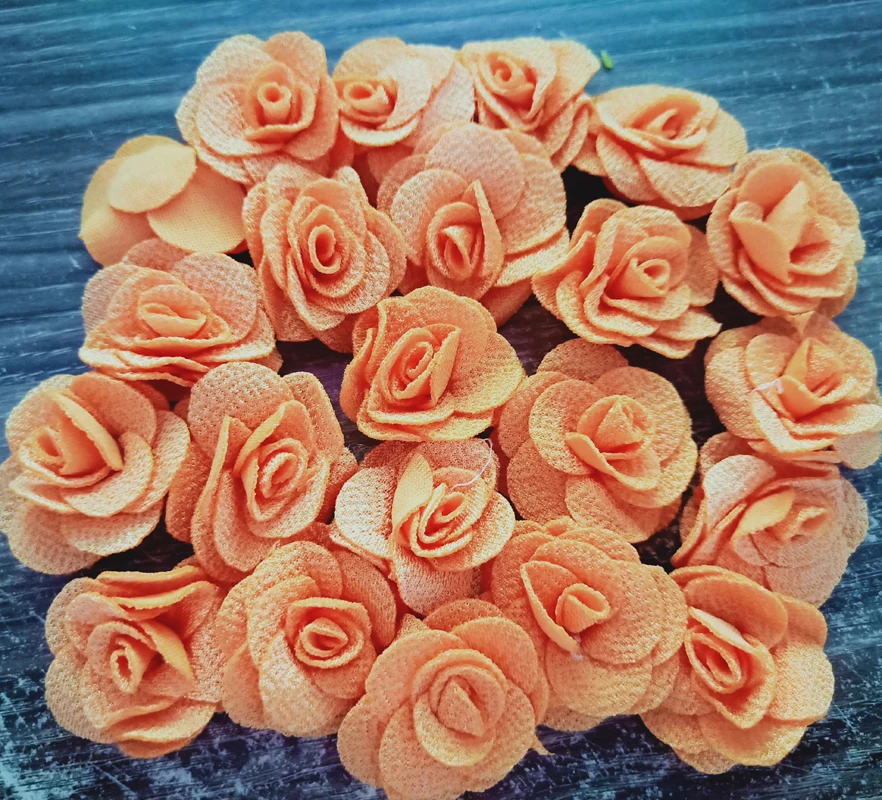 orange yellow 10 шт./упак. Размер 4 см Ткань Роза цветок ручной работы Цветы из ткани ручной DIY Материал Букеты Свадебные для волос в форме цветка Ткань аксессуары - Цвет: orange yellow
