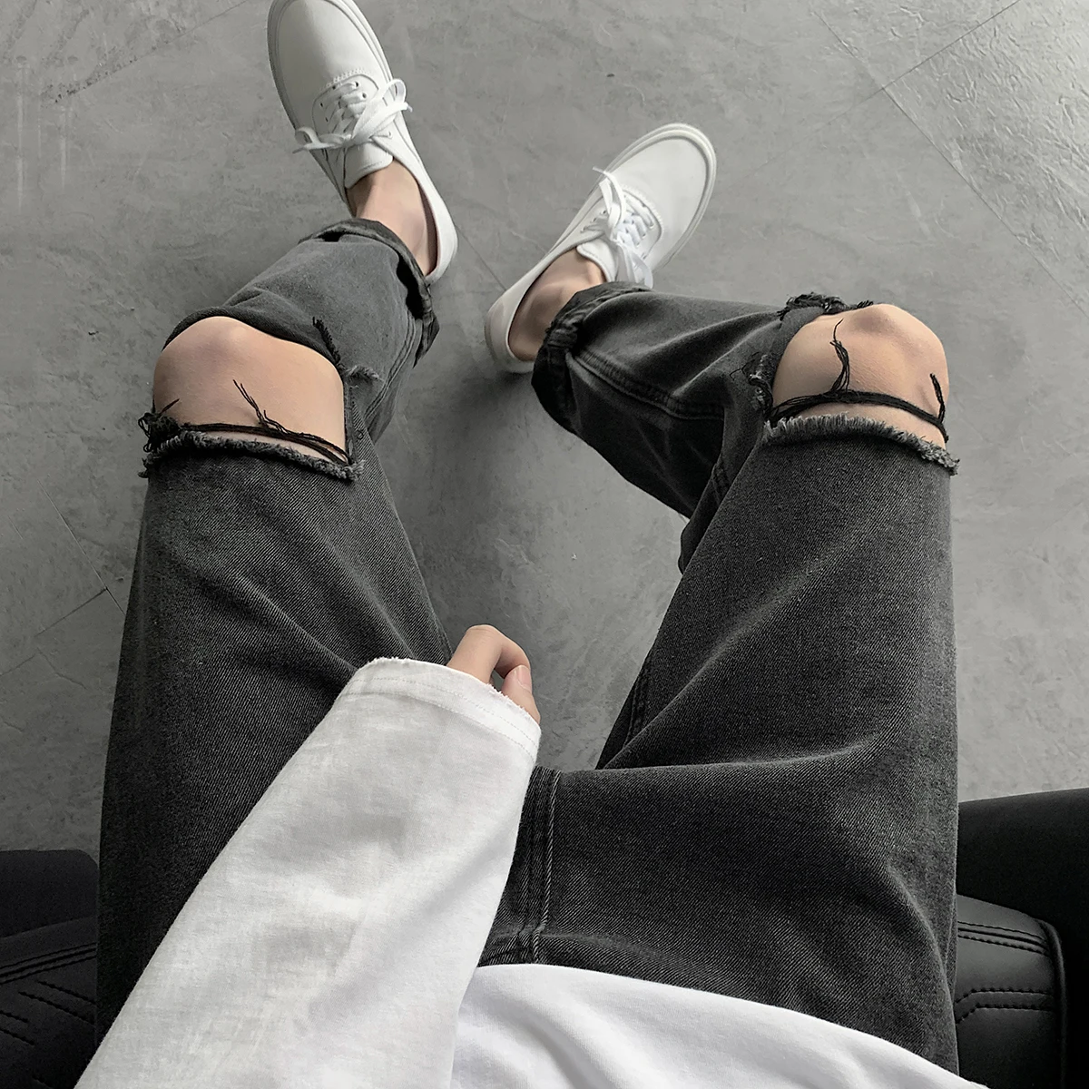 

Men Streetwear Ripped Jeans 2020 Black Blue Hole Jeans Korean Fashions Straight Loose Harem Pants Male Denim Pants Plus 5XL-M