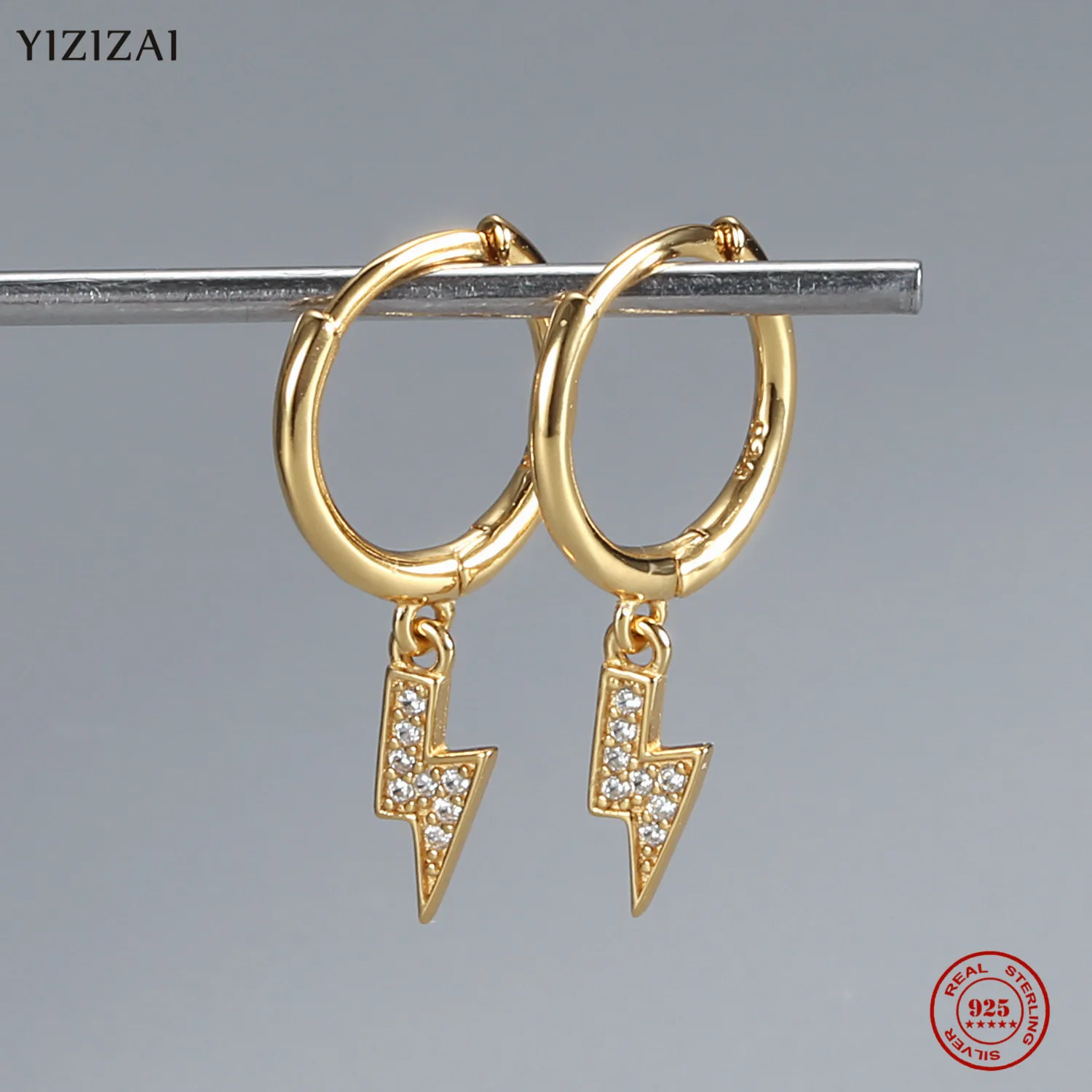 Серьги-гвоздики женские из серебра 925 пробы с фианитами стразы сережки-молния